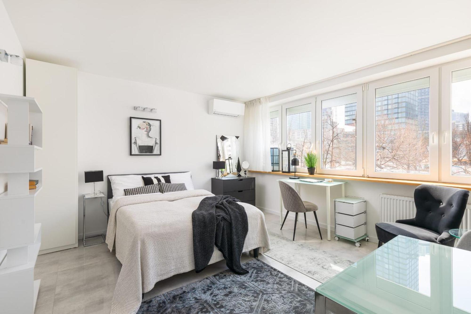 Plac Grzybowski Near Metro Swietokrzyska By Renters Apartament
